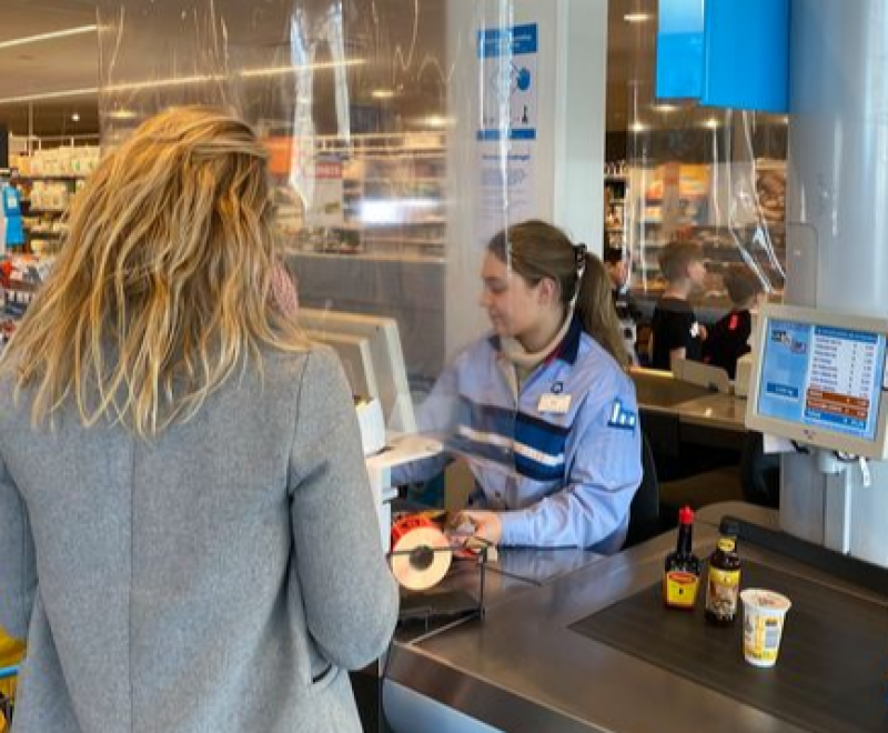 Plastic schermen kunnen net kans op corona-infectie vergroten
