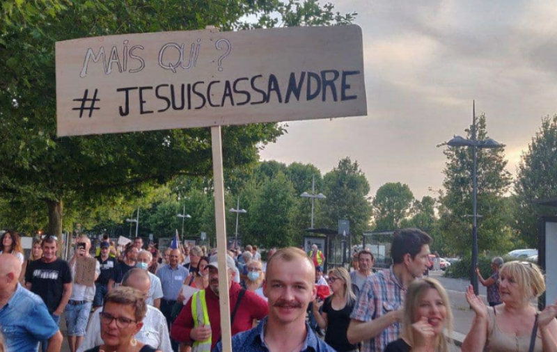 Wie alle antivaxers als antisemieten afschildert, is zelf knettergek