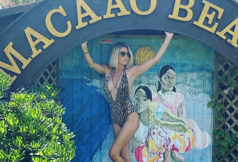 Tanja Dexters doet het op z'n hondjes in Marbella (foto's)