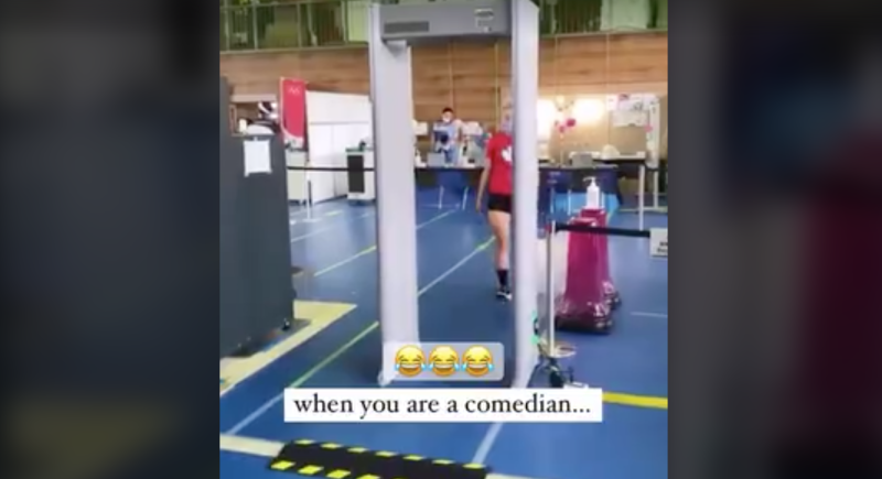 Olympisch medaillewinnares maakt een wel heel erg flauw grapje (video)