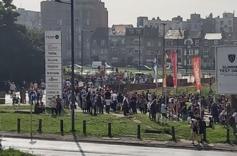 Zwakke verdediging RTBF nadat het manifestatie verzweeg