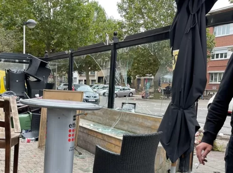 Duitse hooligans trekken nu al spoor van vernieling door Deurne