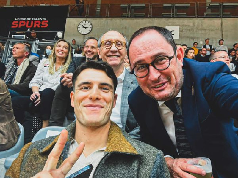 Kritiek op receptie en etentje met Vlaamse politici