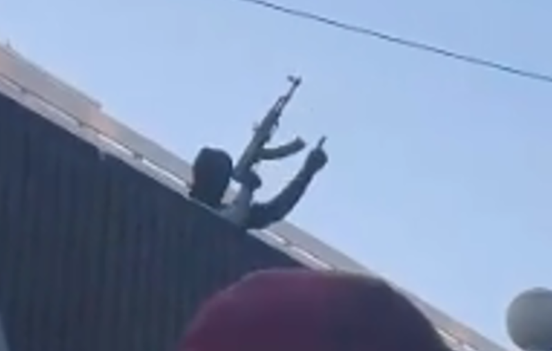 Onderzoek naar man met kalasjnikov in Brussel