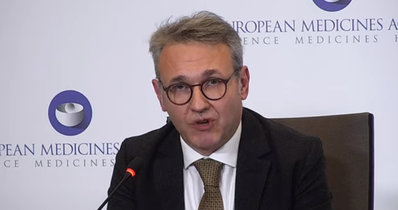 Journalist brengt EMA in verlegenheid tijdens persconferentie