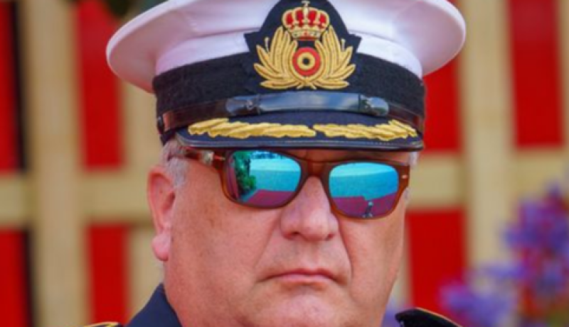 Personeel van prins Laurent in het zwart betaald