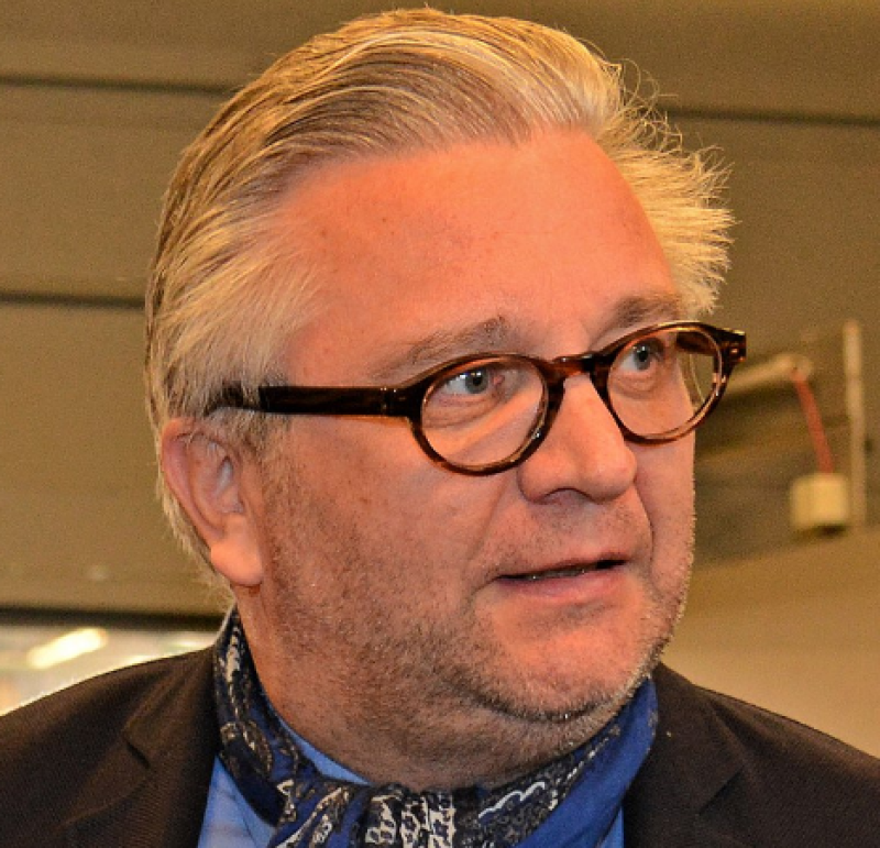 Prins Laurent foeterde op meisje met kamelenteen