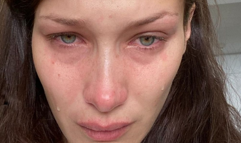 Bella Hadid deelt haar tranen op Instagram