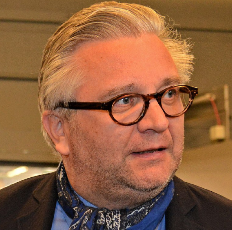 Toen een hevig zwetende prins Laurent het vliegtuig nam