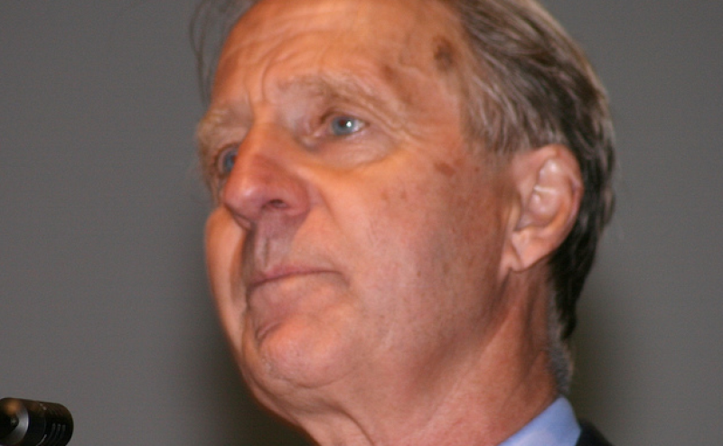 Onthuld: dit Britse parlementslid is halfbroer van Albert II