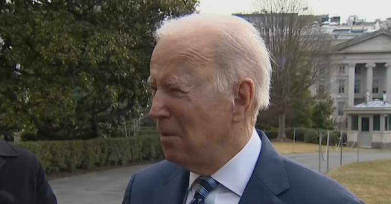 Biden niet echt scherp tijdens nieuwe waarschuwing over Oekraïne