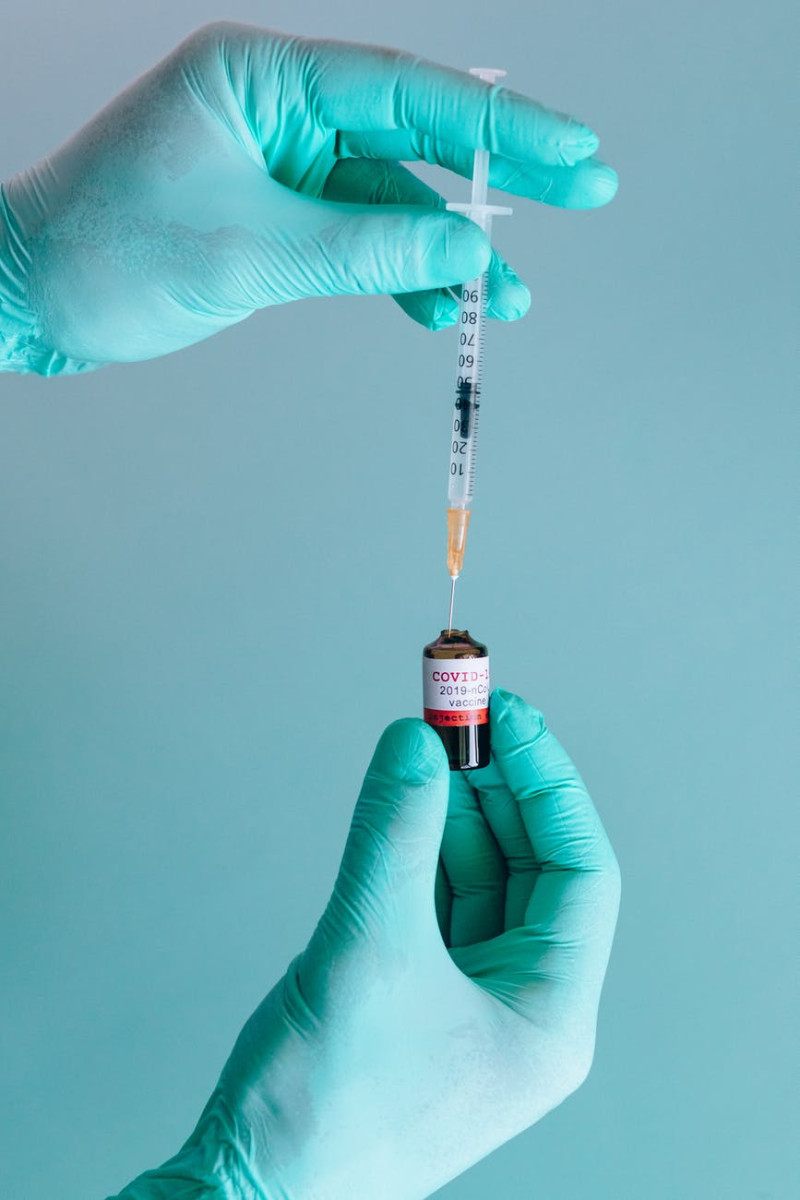 Studie NEJM: antistoffen na besmetting langer aanwezig dan na coronavaccinatie