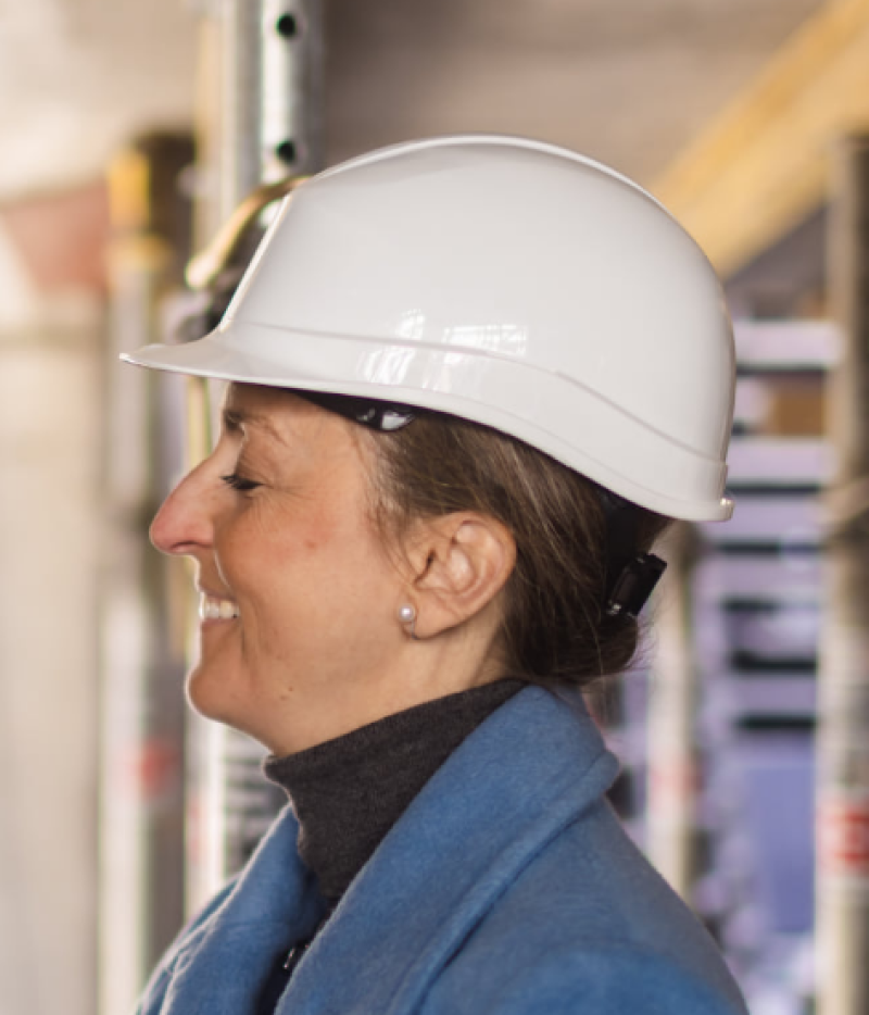 Claire nu actief in de bouw om boetes van Laurent te betalen