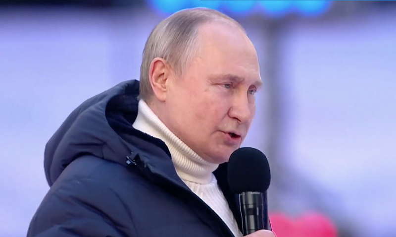 Waarom onderbrak de Russische staatstelevisie plots de toespraak van Poetin? (video)