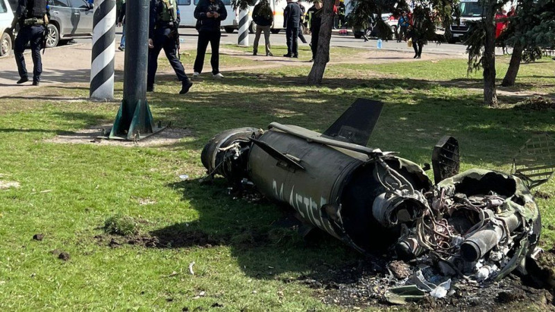 Oekraïnecrisis: tientallen doden na raketaanval op treinstation Kramatorsk