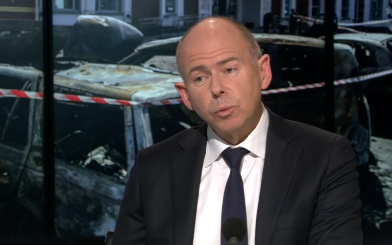 Housen moet wel telefoonnummer van Kremlin hebben