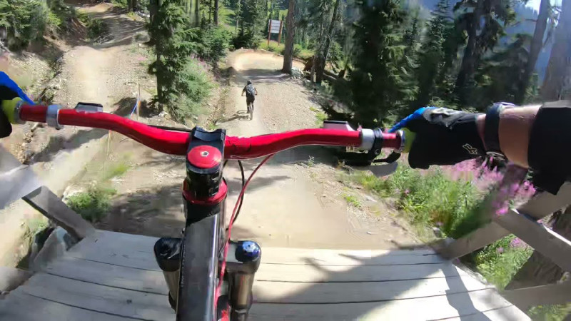 Mountainbiker filmt eigen val die hem verlamt voor het leven (video)