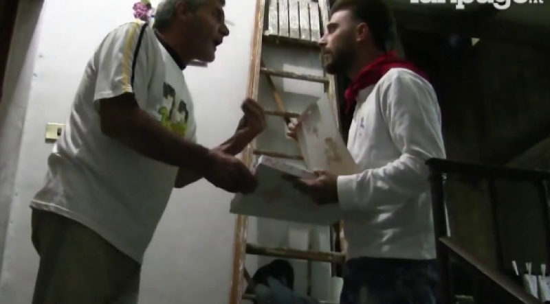 Grapjurk-koerier levert pizza's met ananas aan Italianen (video)