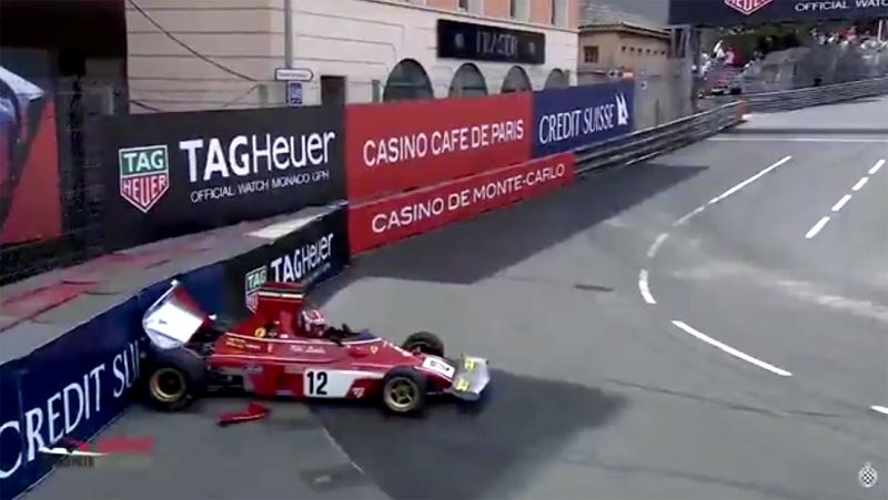Leclerc crasht in Monaco met legendarische auto van Niki Lauda (video)
