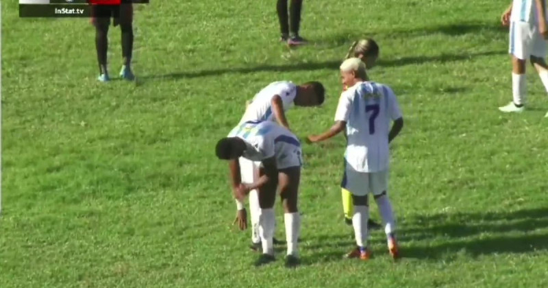 Mierennest geneest 'gekwetste' voetballer meteen (video)