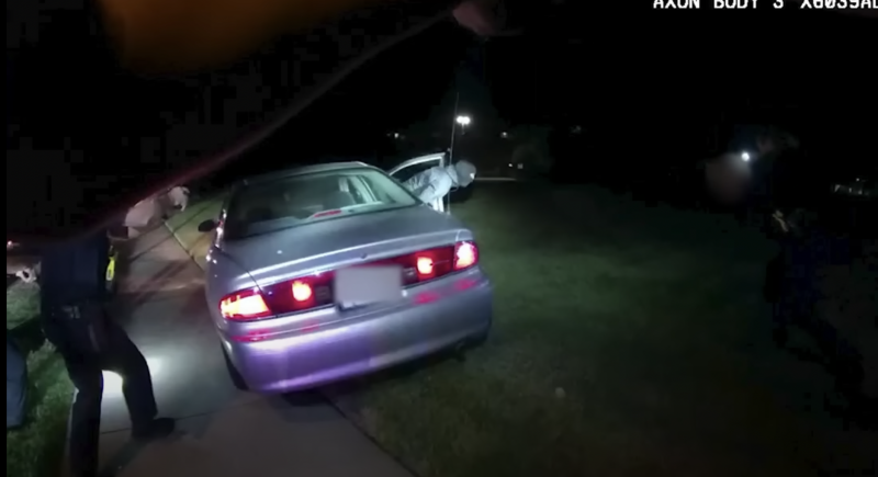 Politie doorzeeft man met zestig kogels na verkeersovertreding (video)