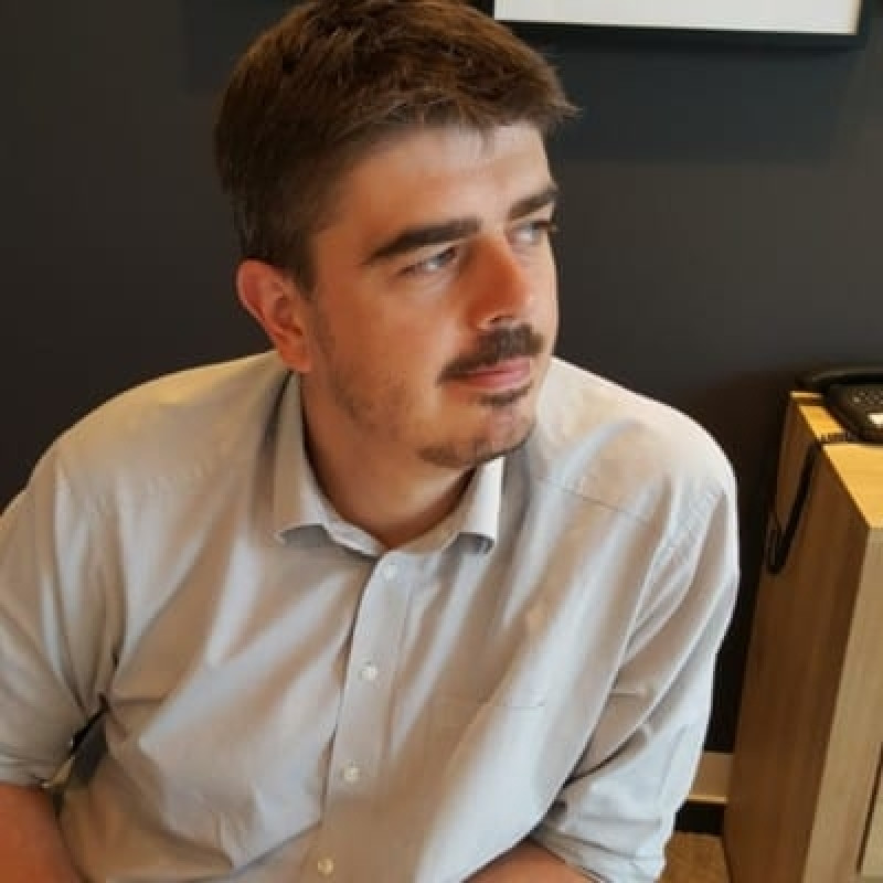 Eksaarde: flamboyante glazenwasser Stijn schiet brave immotheker Frank neer