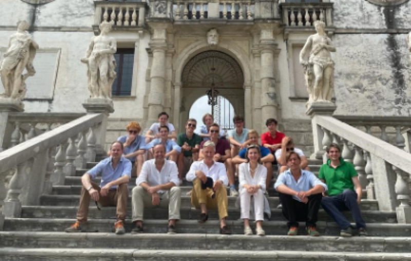 Filip geniet van extra lange vakantie: nu ook wijnproeverij in Italië