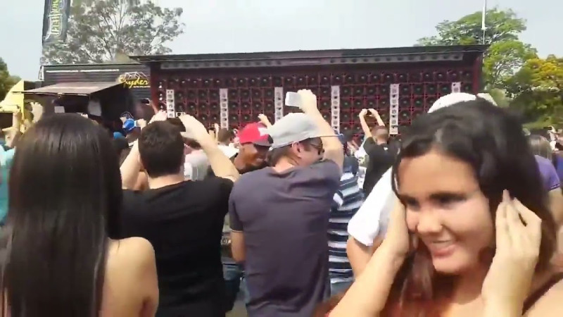 Luidsprekers zo krachtig dat je de schokgolven kan zien (video)