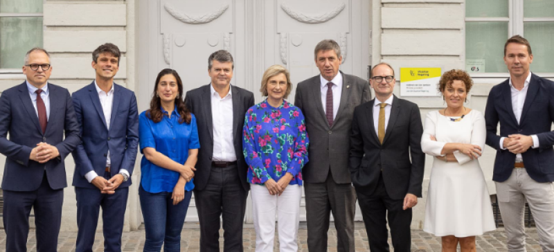 De zendingen van de Vlaamse ministers: van CERN in Zwitserland tot weekje VS