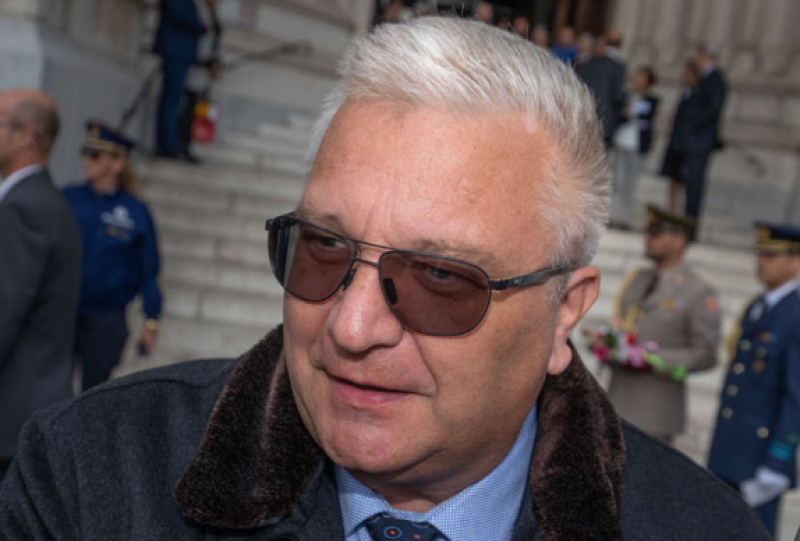 Dit is de echte reden waarom Laurent niet aanwezig was op begrafenis van Elizabeth