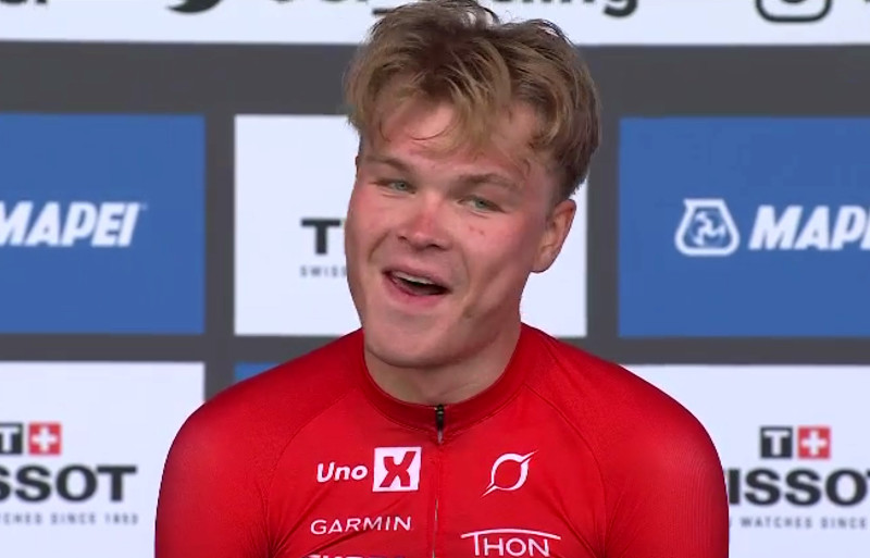 Tobias Foss rijdt alle favorieten naar huis (video)