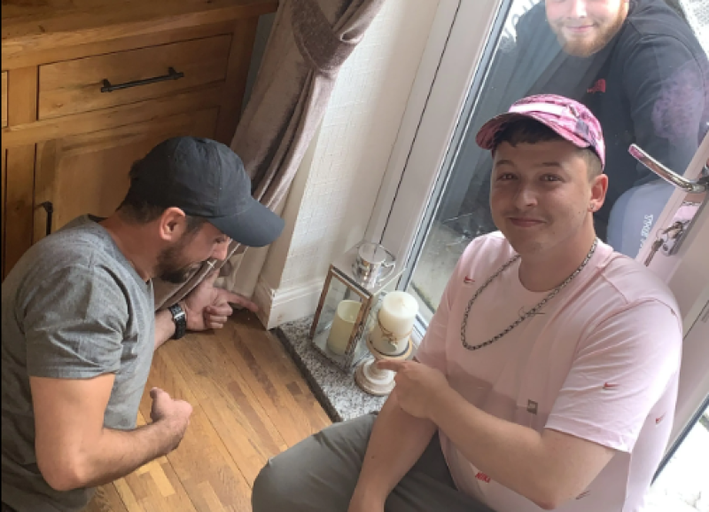 Brit beweert grootste spin van Engeland in huis te hebben (video)