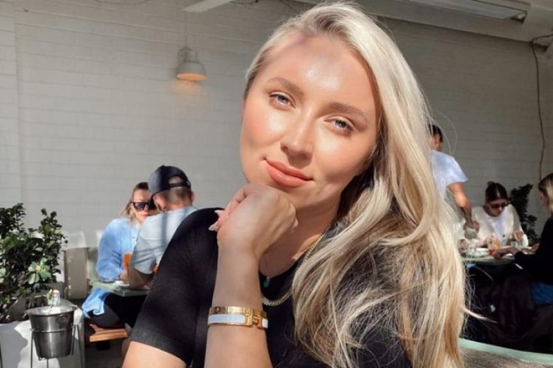 Sexy coach leert vrouwen hoe ze makkelijk mannen manipuleren (foto's)