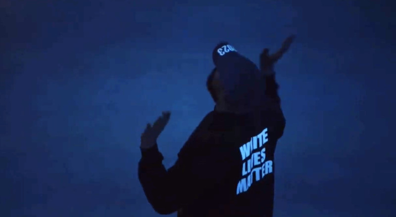 Kanye West verrast vriend en vijand met ‘White lives matter’-sweatshirt (video)