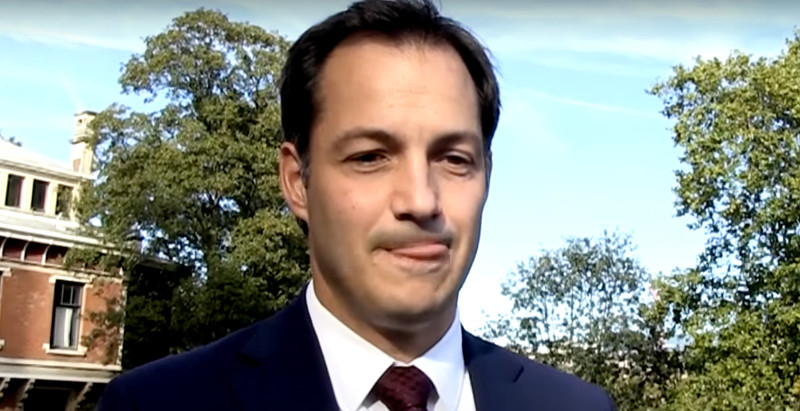 Alexander De Croo lanceert een tweet vol lof... over zichzelf