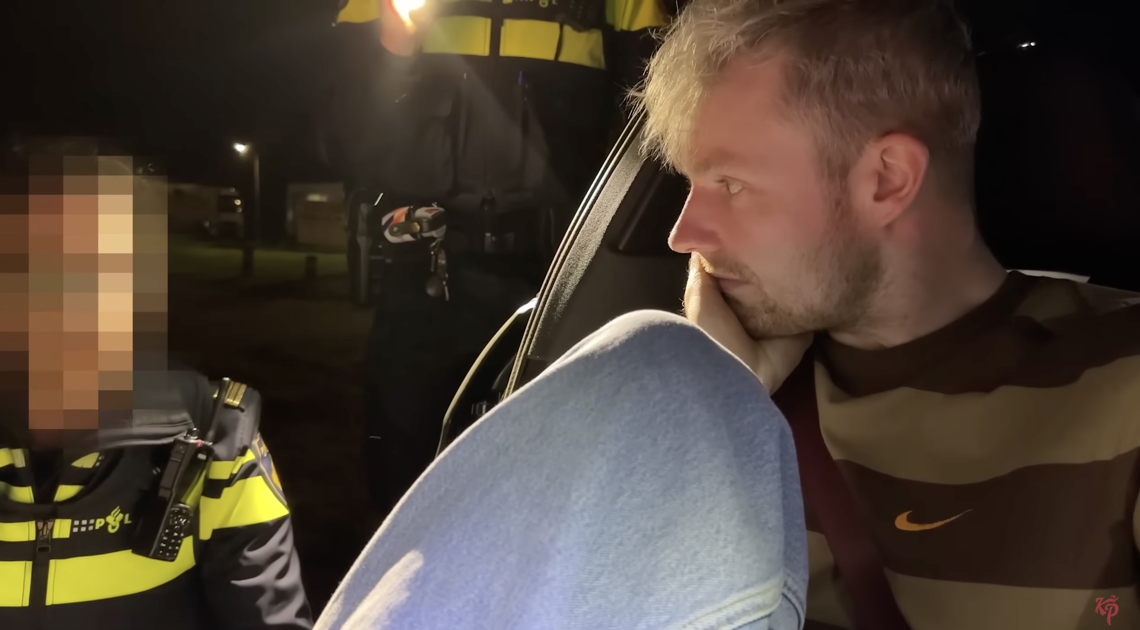 Simcha Knol 170 km/u ‘s nachts over een lege snelweg, erg of niet? (video)