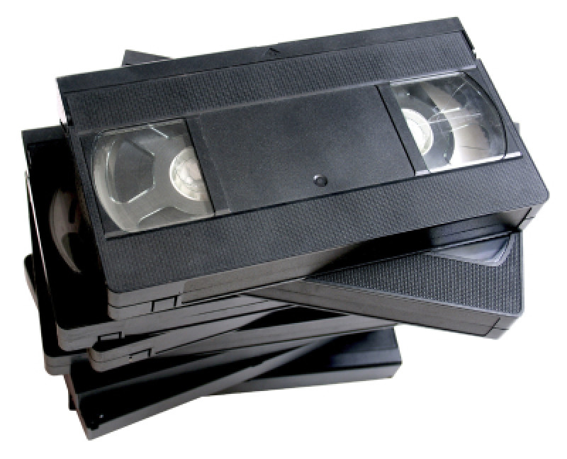 Oude VHS-cassettes brengen meer dan 50.000 euro op tijdens veiling (video)
