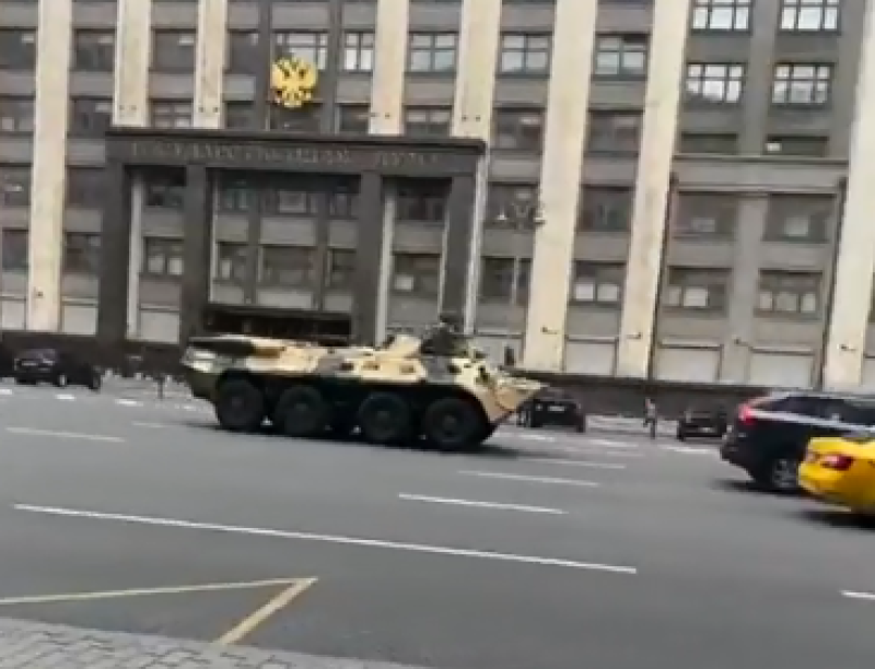 Opstand in Rusland: militairen bouwen verdedigingsgordel rond Moskou