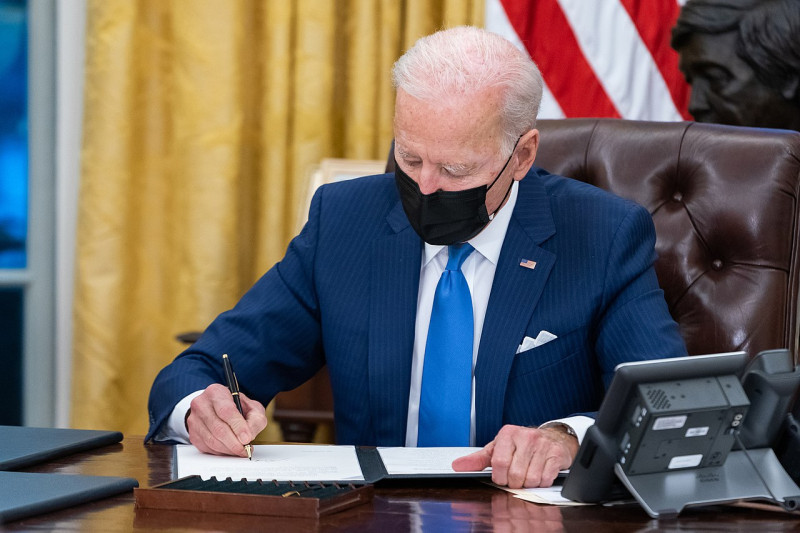 President Biden noemt Xi kort na topoverleg dictator