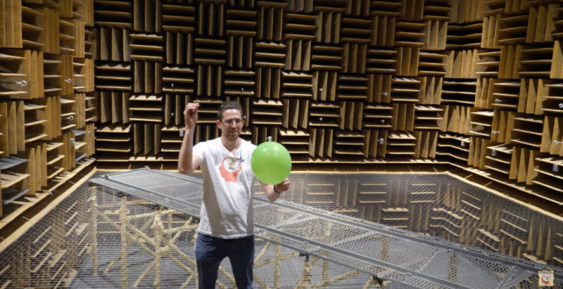 Prik eens een ballonnetje in de luidste en stilste kamer ter wereld (video)