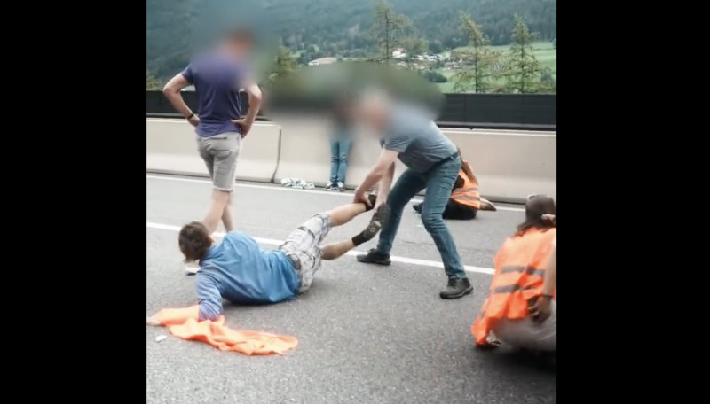 Brennerpas geblokkeerd door klimaatactivisten (video)