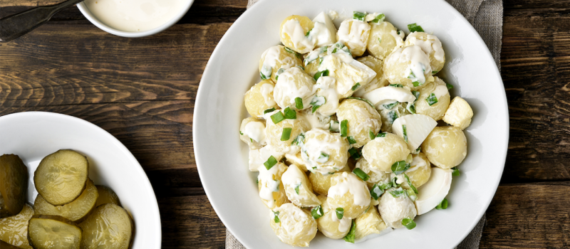 Barbecue bijgerechten: zo maak je de perfecte aardappelsalade