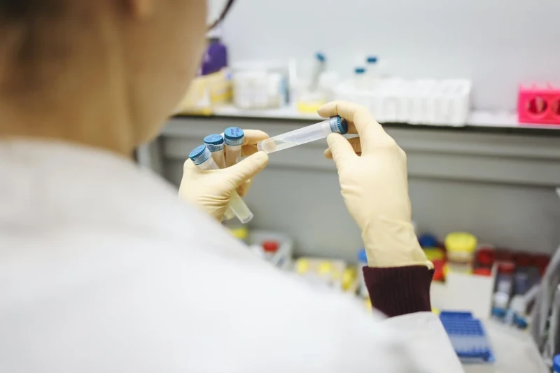 Studie: risico op Covid-19 stijgt met aantal coronavaccins