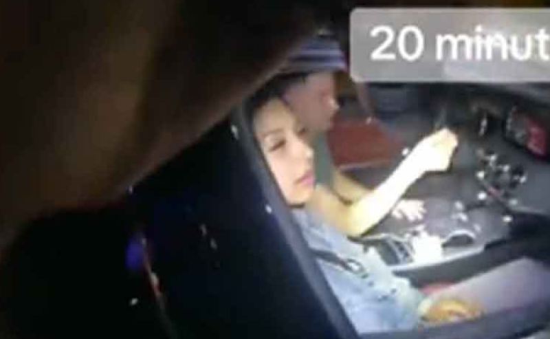 Agent houdt snelheidsduivels aan vlak voor hun fatale crash (video)