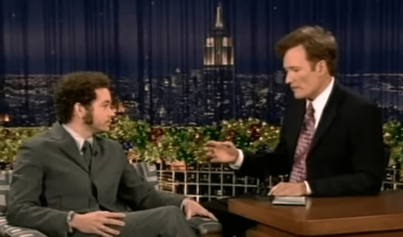 Conan O'Brien voorspelde in 2004 al de arrestatie van That '70s Show-acteur (video)