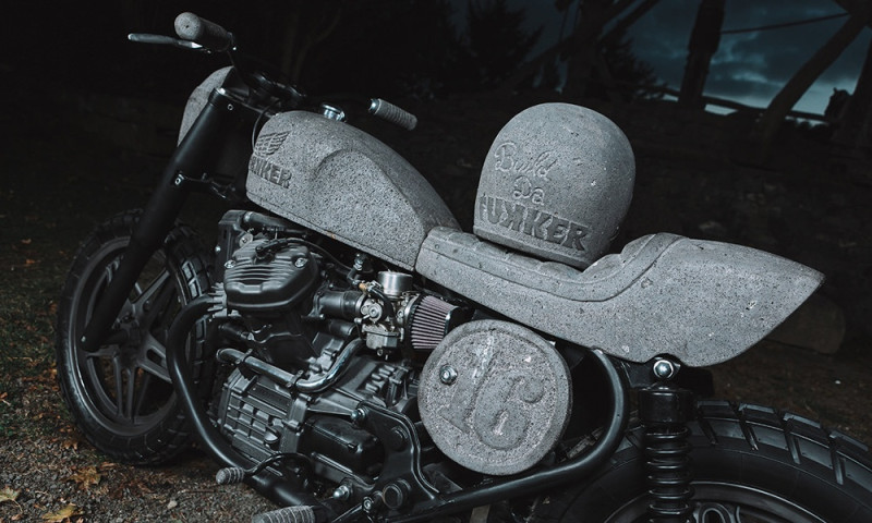 Enkel voor 'keiharde' motorrijder: een Honda CX500 van steen (foto's)