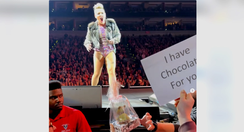 P!nk stopt concert voor chocola van Belgische bakker (video)